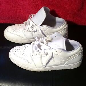 Nike air Jordan 1 low triple white